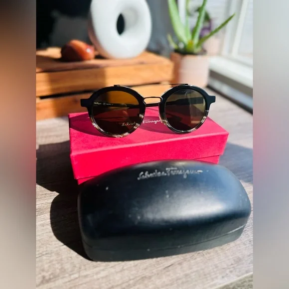 Salvatore Ferragamo dark brown Javan/green sunglasses
